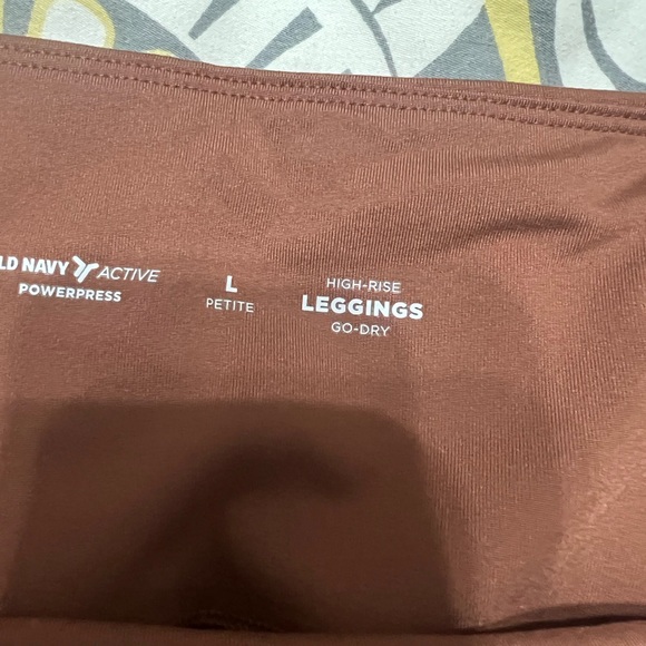 NWT Old Navy High-Rise Workout Leggings - Picture 3 of 5